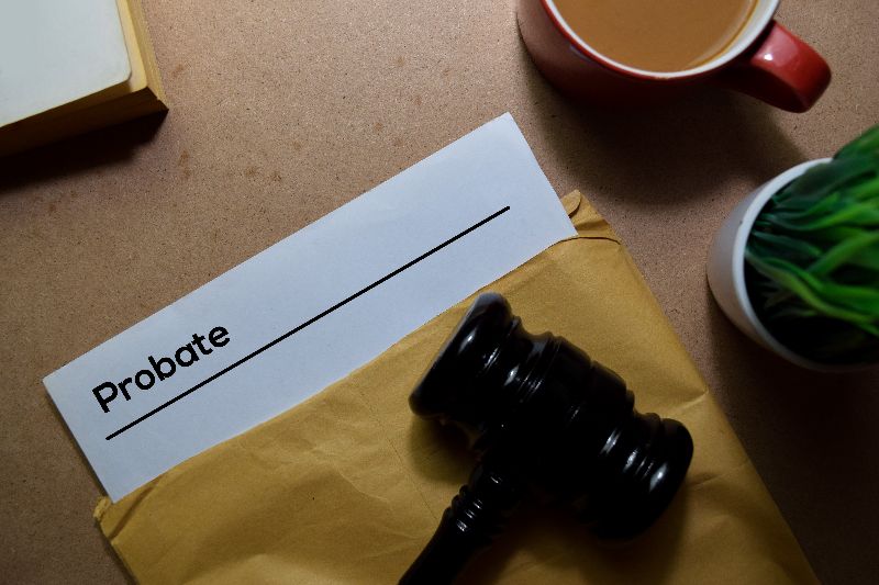 Grant of Probate UK dokumentai po mirties ant stalo